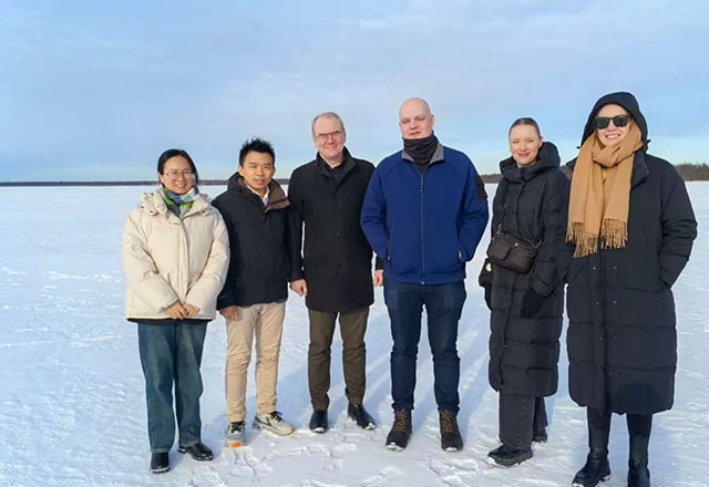 Business meeting with Baiwei customers