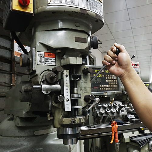 High-precision milling for custom lighting component molds at Baiwei